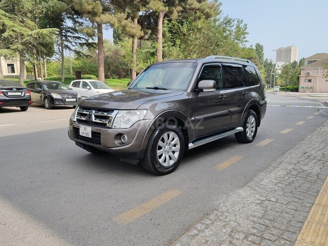 Mitsubishi Pajero 2010, 334,000 km - 3.2 л - Bakı