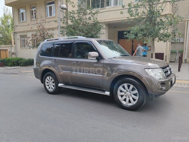 Mitsubishi Pajero 2010, 334,000 km - 3.2 л - Bakı