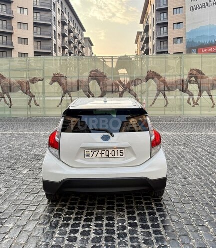 Toyota Prius C 2017, 107,000 km - 1.5 l - Bakı