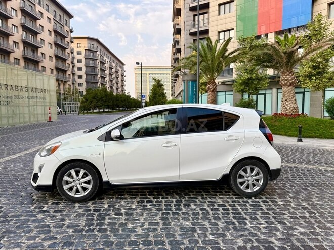 Toyota Prius C 2017, 107,000 km - 1.5 l - Bakı