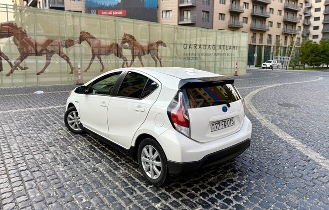Toyota Prius C 2017, 107,000 km - 1.5 l - Bakı