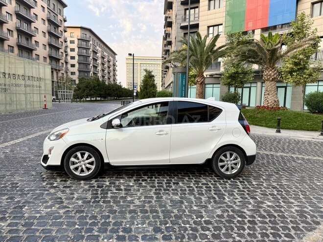 Toyota Prius C 2017, 107,000 km - 1.5 l - Bakı