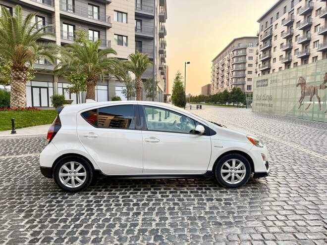 Toyota Prius C 2017, 107,000 km - 1.5 l - Bakı