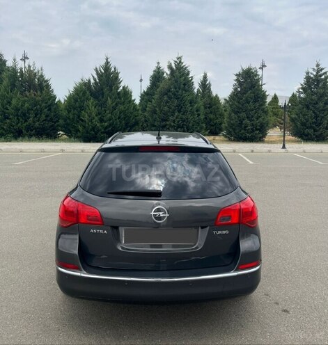 Opel Astra 2015, 131,000 km - 1.4 l - Bakı