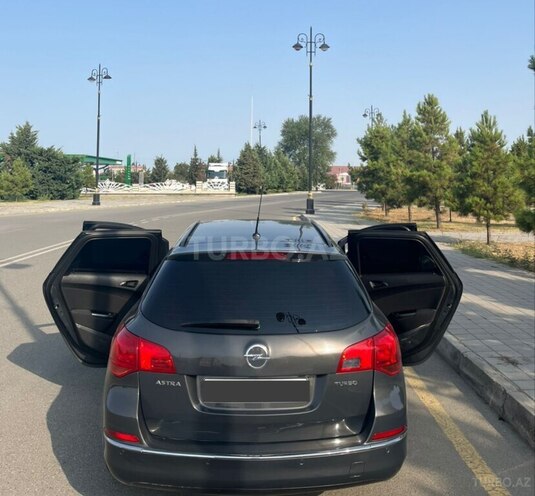 Opel Astra 2015, 131,000 km - 1.4 l - Bakı