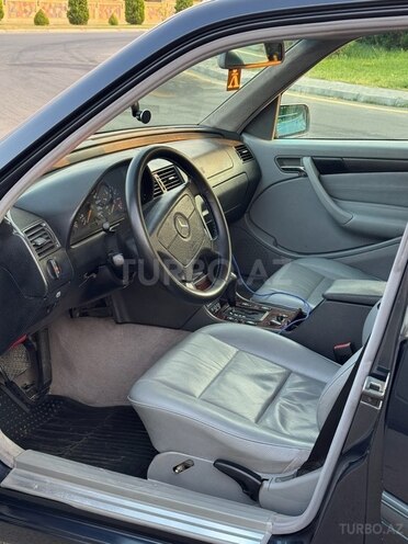 Mercedes C 200 1999, 299,811 km - 2.0 l - Naftalan