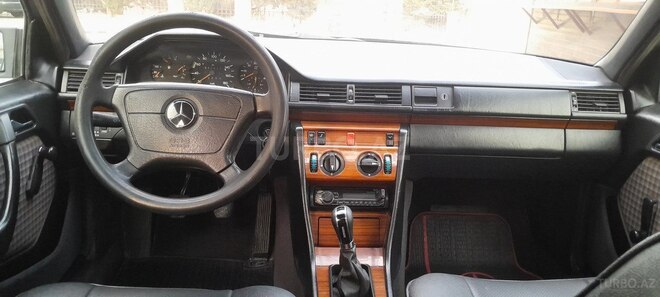 Mercedes E 200 d 1993, 475,640 km - 2.0 l - Bakı