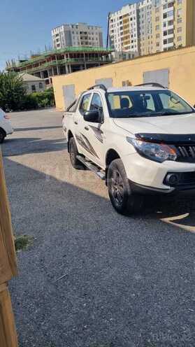 Mitsubishi L200 2016, 333,000 km - 2.4 l - Bakı