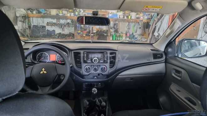 Mitsubishi L200 2016, 333,000 km - 2.4 l - Bakı