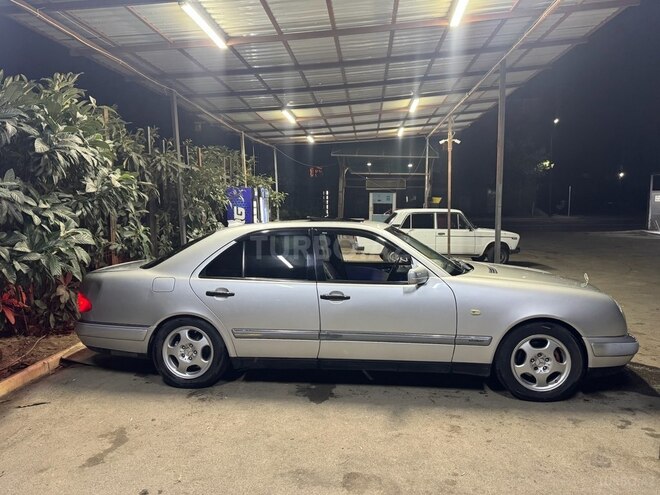 Mercedes E 240 1998, 180,000 km - 2.4 l - Bakı