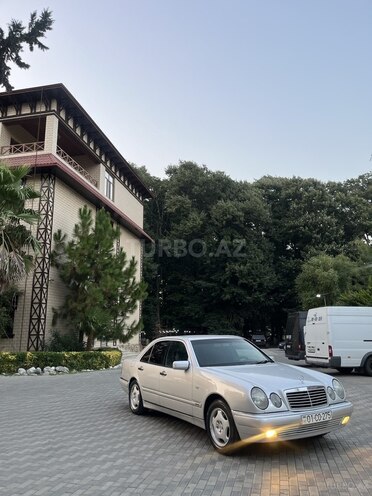 Mercedes E 200 1998, 250,000 km - 2.0 l - Masallı