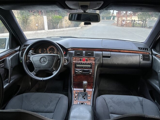 Mercedes E 200 1998, 250,000 km - 2.0 l - Masallı