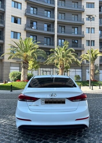 Hyundai Elantra 2017, 273,588 km - 2.0 l - Bakı
