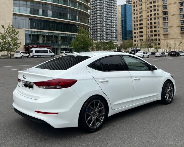 Hyundai Elantra 2017, 273,588 km - 2.0 l - Bakı
