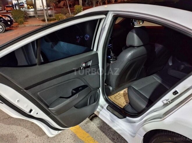Hyundai Elantra 2019, 123,919 km - 1.6 l - Bakı