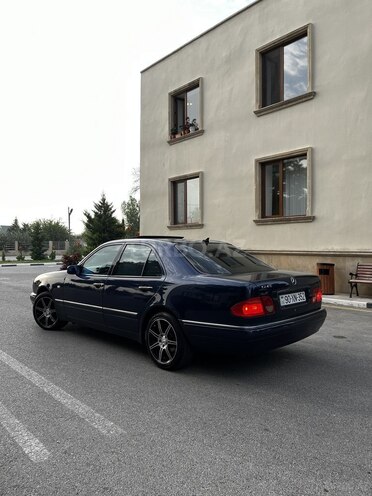 Mercedes E 240 1998, 249,258 km - 2.4 l - Salyan
