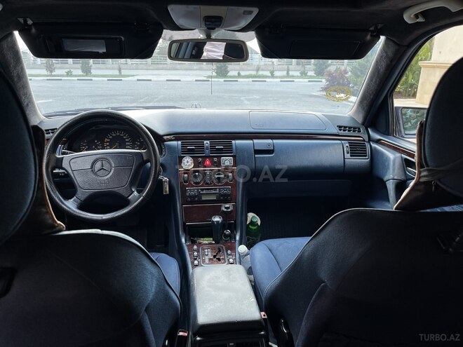 Mercedes E 240 1998, 249,258 km - 2.4 l - Salyan