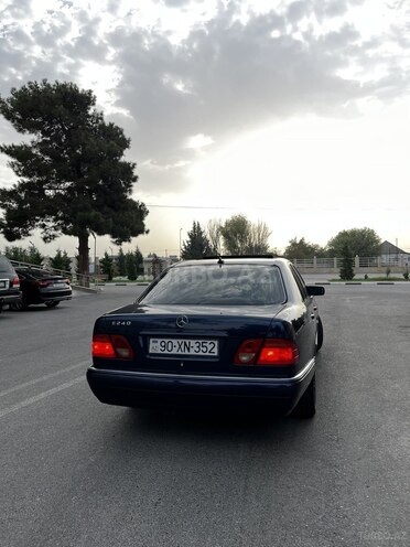Mercedes E 240 1998, 249,258 km - 2.4 l - Salyan
