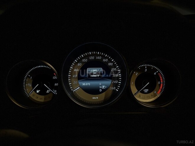 Mercedes E 220 d 2015, 144,000 km - 2.1 л - Bakı