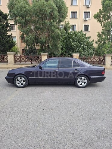 Mercedes E 220 d 1998, 262,000 km - 2.2 l - Bakı