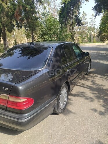 Mercedes E 220 d 1999, 499,540 km - 2.2 l - Ucar