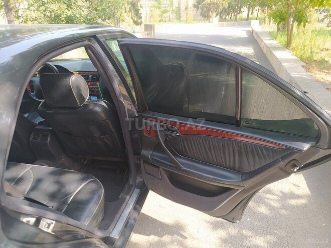 Mercedes E 220 d 1999, 499,540 km - 2.2 l - Ucar