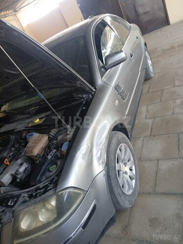 Volkswagen Passat 2002, 487,532 km - 1.8 l - Salyan