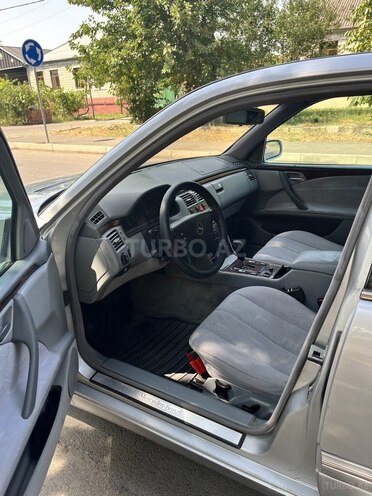 Mercedes E 270 2000, 407,236 km - 2.7 l - Qazax