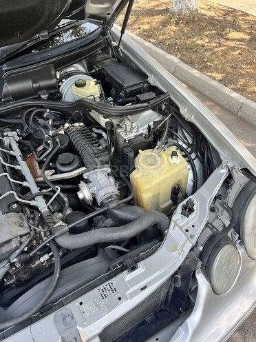 Mercedes E 270 2000, 407,236 km - 2.7 l - Qazax