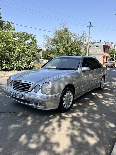 Mercedes E 270 2000, 407,236 km - 2.7 l - Qazax
