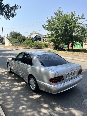Mercedes E 270 2000, 407,236 km - 2.7 l - Qazax