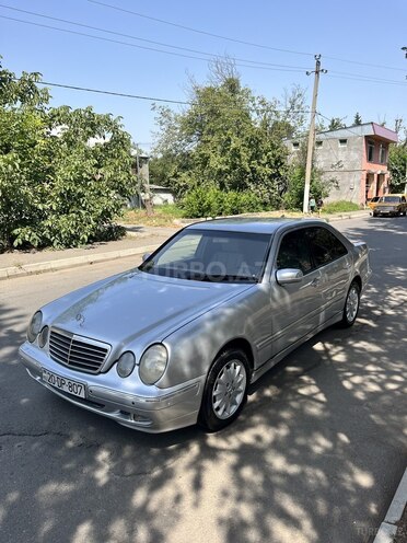 Mercedes E 270 2000, 407,236 km - 2.7 l - Qazax