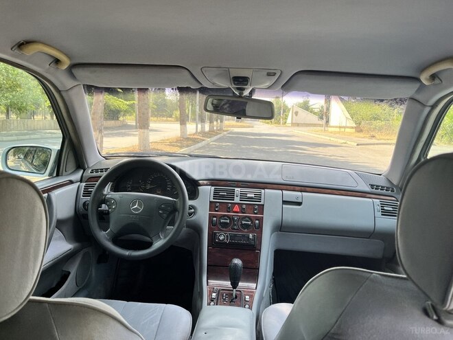 Mercedes E 270 2000, 407,236 km - 2.7 l - Qazax
