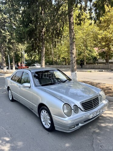 Mercedes E 270 2000, 407,236 km - 2.7 l - Qazax