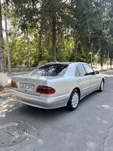 Mercedes E 270 2000, 407,236 km - 2.7 l - Qazax