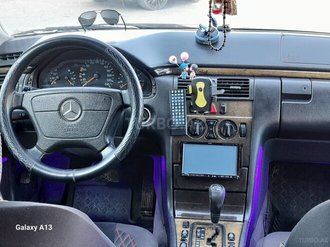 Mercedes E 240 1999, 357,600 km - 2.4 l - Bakı