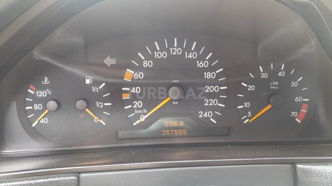Mercedes E 240 1999, 357,600 km - 2.4 l - Bakı