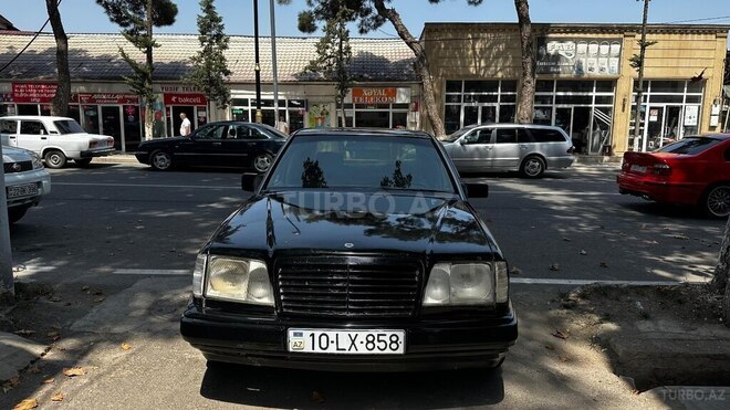 Mercedes E 220 1994, 270,363 km - 2.2 l - Qazax