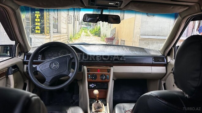 Mercedes E 220 1994, 270,363 km - 2.2 l - Qazax