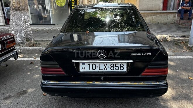 Mercedes E 220 1994, 270,363 km - 2.2 l - Qazax