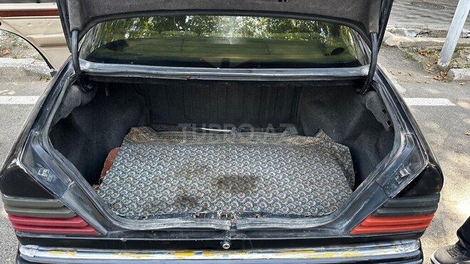 Mercedes E 220 1994, 270,363 km - 2.2 l - Qazax