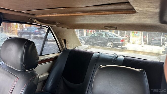 Mercedes E 220 1994, 270,363 km - 2.2 l - Qazax