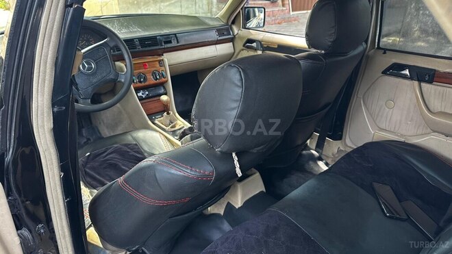Mercedes E 220 1994, 270,363 km - 2.2 l - Qazax