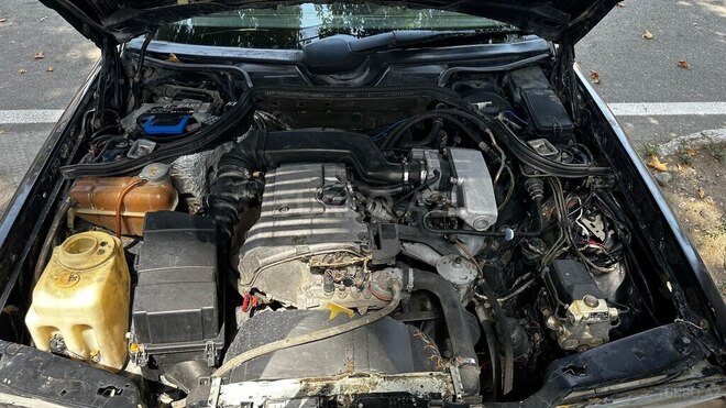 Mercedes E 220 1994, 270,363 km - 2.2 l - Qazax