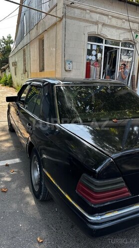 Mercedes E 220 1994, 270,363 km - 2.2 l - Qazax