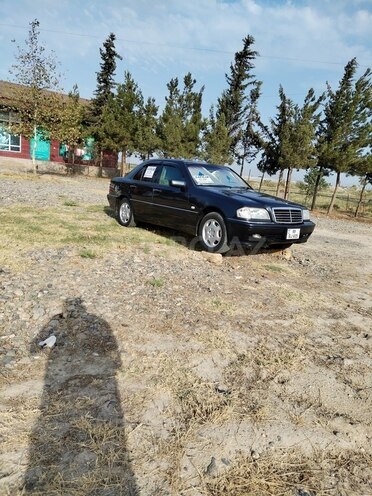 Mercedes C 240 2000, 379,814 km - 2.4 л - Salyan