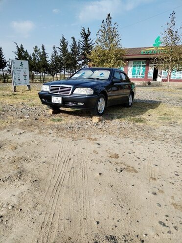 Mercedes C 240 2000, 379,814 km - 2.4 л - Salyan