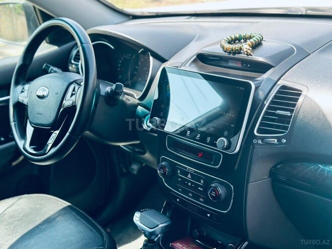 Kia Sorento-16