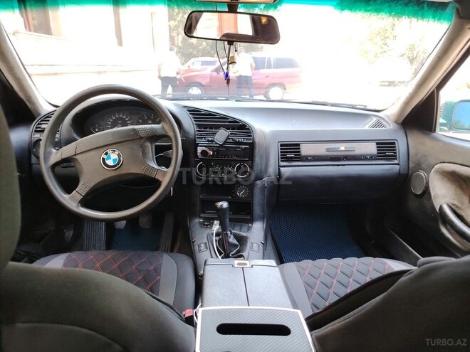 BMW 318 1993, 302,000 km - 1.8 l - Sumqayıt