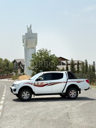 Mitsubishi L200 2010, 334,865 km - 2.5 l - Ağsu